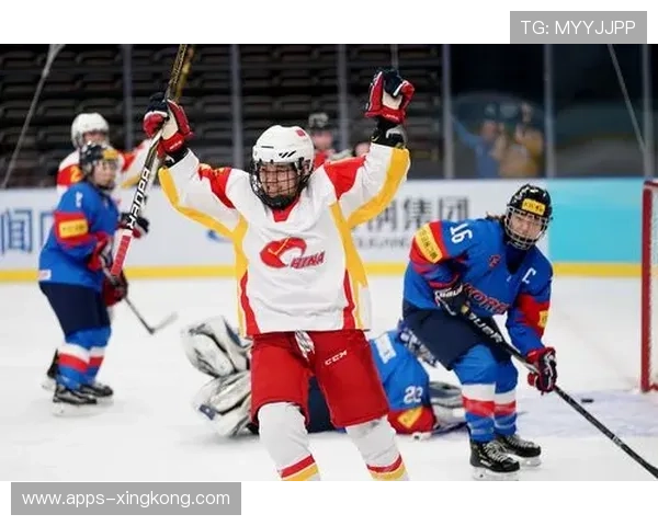 冰球队伍提升围板争夺能力，训练强度显著加大